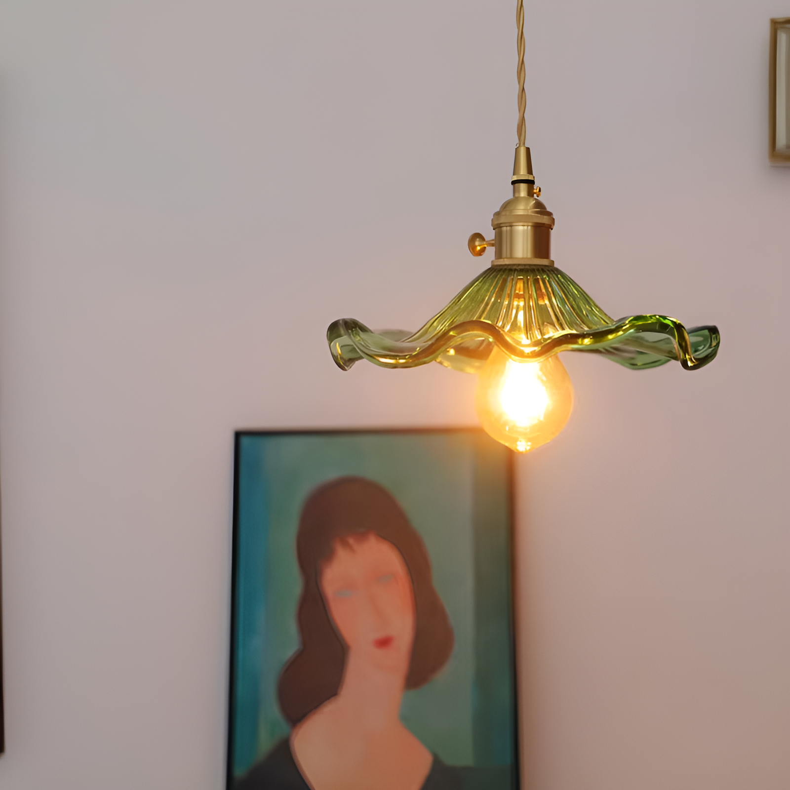 Vividra - Traditional Pendant Light