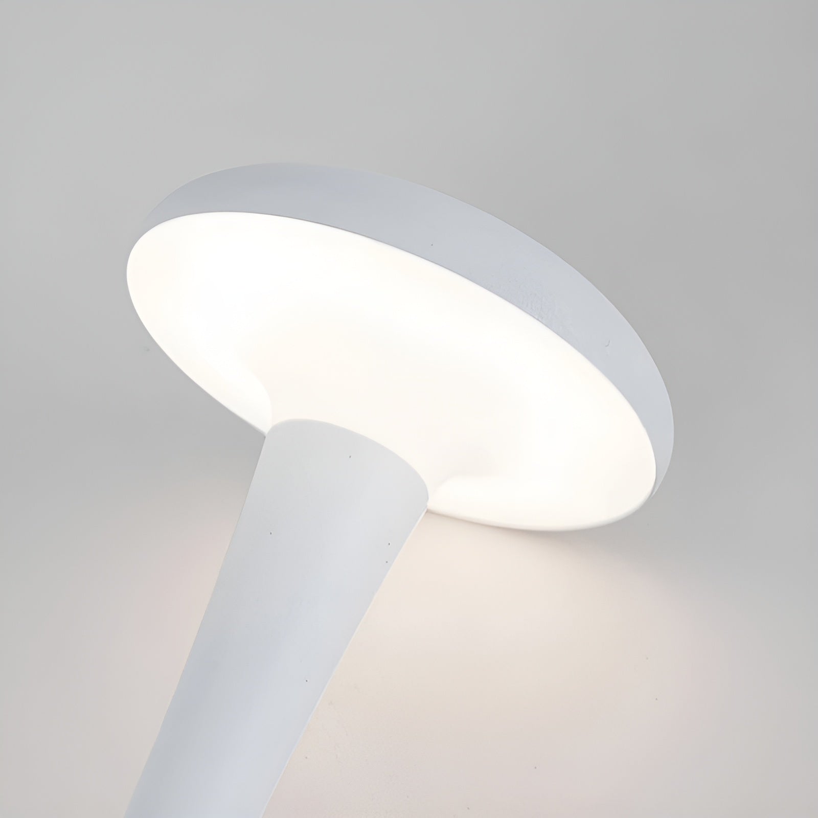 Glowva - Modern Table Lamp