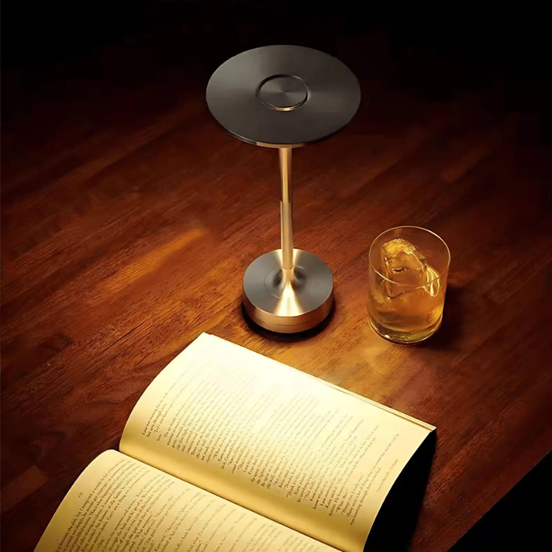 Solio - Modern Table Lamp